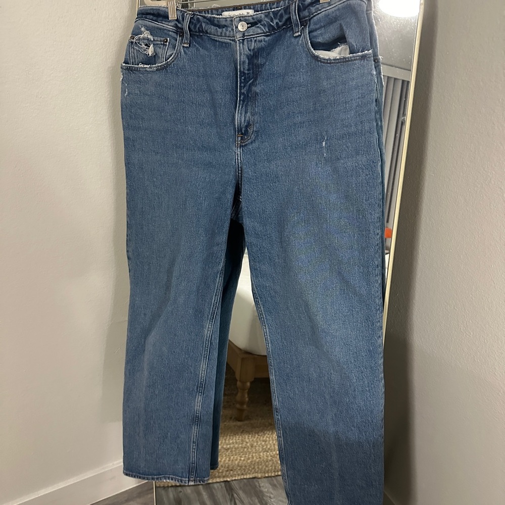 Abercrombie Curve Love 90s Relaxed Jean High Rise